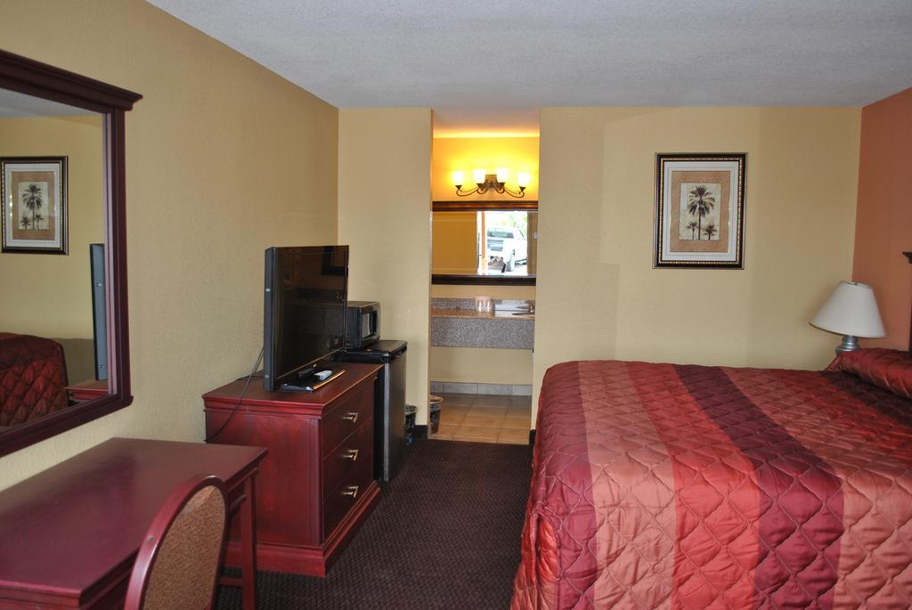 Executive Inn Brookshire Экстерьер фото